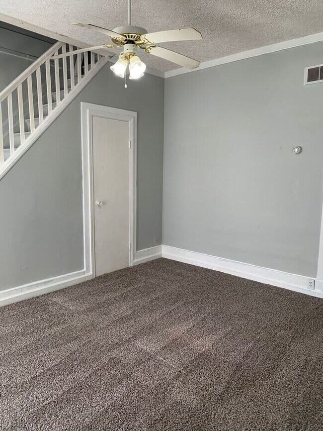 2453 W Franklin St-Unit -A in Evansville, IN - Foto de edificio - Building Photo