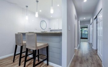 200 Suntree Ln, Unit 204 in Pleasant Hill, CA - Foto de edificio - Building Photo