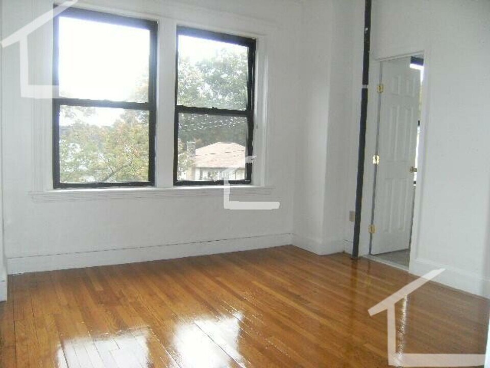 17 Cummings Rd in Boston, MA - Building Photo