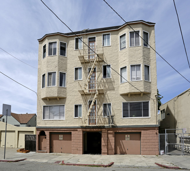 6321 Dover St in Oakland, CA - Building Photo - Building Photo