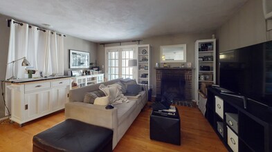 54 Temple St, Unit 1 in Boston, MA - Foto de edificio - Building Photo