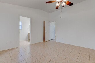 2079 Poppywood Ave in Henderson, NV - Building Photo - Building Photo