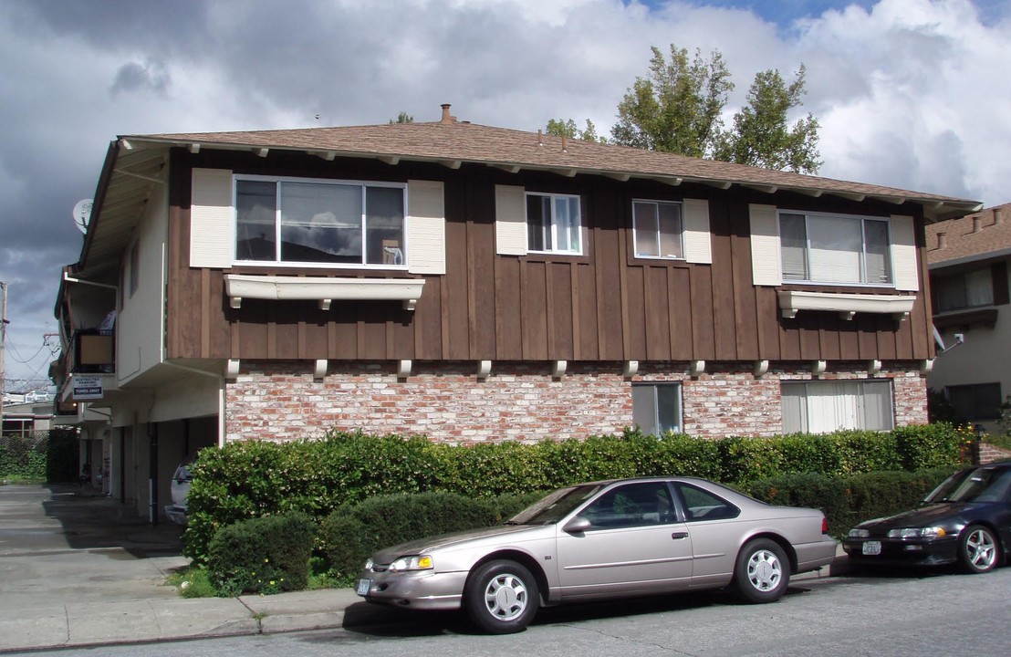 1870 Ednamary Way in Mountain View, CA - Foto de edificio