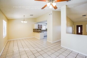 4900 NW 92nd Ave in Sunrise, FL - Foto de edificio - Building Photo