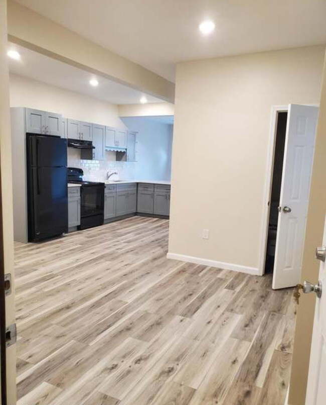 208 Myrtle Ave, Unit #2