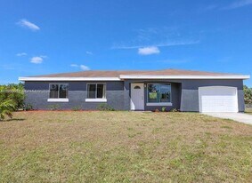 250 SW Homeland Rd in Port St. Lucie, FL - Building Photo