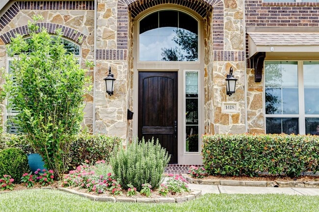 property at 1418 Du Barry Ln