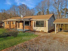 1104 Dorothy St in Spartanburg, SC - Building Photo