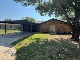 6420 Perdido Dr in Watauga, TX - Building Photo