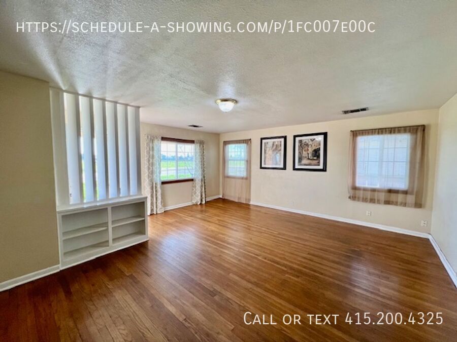 1720 Cherry Ave in Sanger, CA - Building Photo