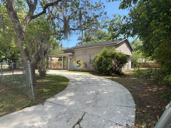 10421 Pinehurst Dr
