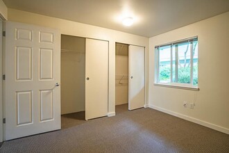 Madrona Court in Seattle, WA - Building Photo - Interior Photo