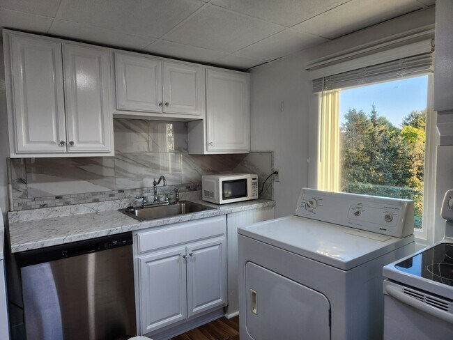 686 Bloom Rd, Unit Apt 201