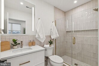 30 W Allens Ln, Unit 205 in Philadelphia, PA - Foto de edificio - Building Photo