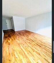 210 Atlantic Ave in Lynbrook, NY - Foto de edificio - Building Photo