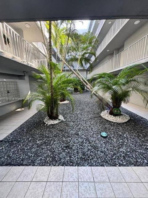 8201 NW 8th St in Miami, FL - Building Photo