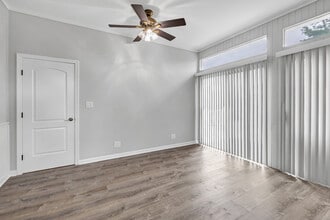 292 Coram Ave in Shelton, CT - Foto de edificio - Building Photo