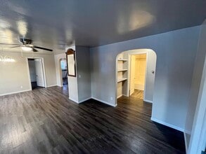 13496 Velp Ave, Unit Apartment A lower in Suamico, WI - Foto de edificio - Building Photo