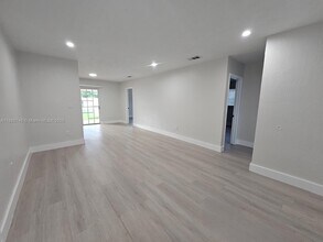 3130 SW 65th Ave in Miami, FL - Building Photo - Building Photo
