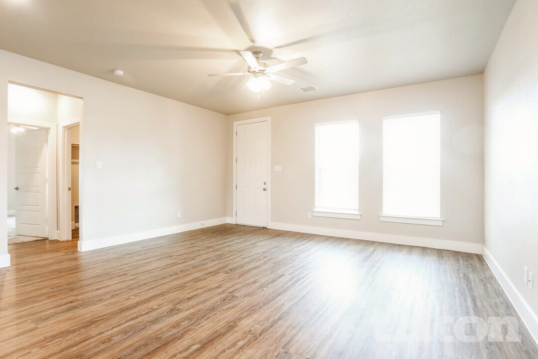 10393 Ft Ewell Trl in Crowley, TX - Foto de edificio