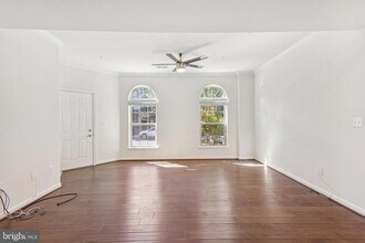 42114 Piebald Square in Stone Ridge, VA - Foto de edificio - Building Photo