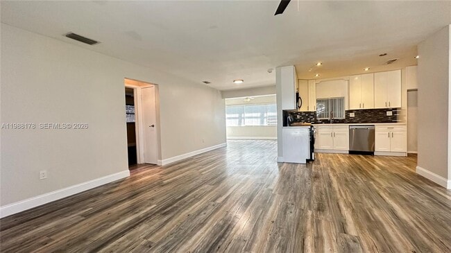 8450 NW 26th St in Sunrise, FL - Building Photo - Building Photo