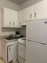 1223 Beacon St, Unit 202 in Brookline, MA - Foto de edificio - Building Photo