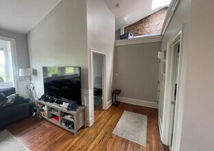 821 E Broadway, Unit 4 in Boston, MA - Building Photo - Building Photo