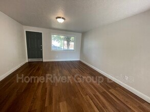 102 N Homedale Ave in Caldwell, ID - Building Photo - Building Photo