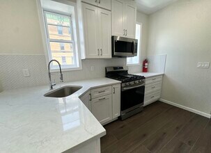 565 West Side Ave in Jersey City, NJ - Building Photo - Building Photo