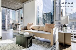 215 W Lake St in Chicago, IL - Building Photo