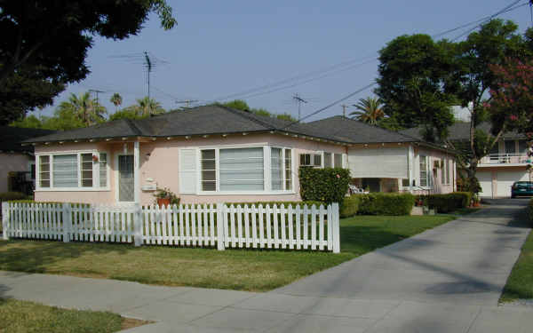 4176 1st St in Riverside, CA - Foto de edificio