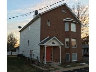 102 S Johnson St in Newark, IL - Foto de edificio - Building Photo