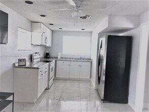 141 McArthur Pkwy in Pembroke Pines, FL - Building Photo - Building Photo