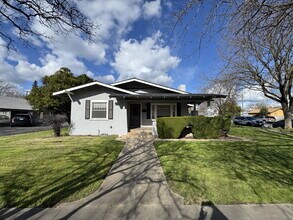 1007 W 18th St in Merced, CA - Building Photo - Building Photo