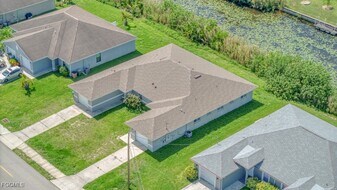 2004 NE 6th St in Cape Coral, FL - Building Photo