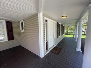 496 N Country Rd in Saint James, NY - Building Photo - Building Photo