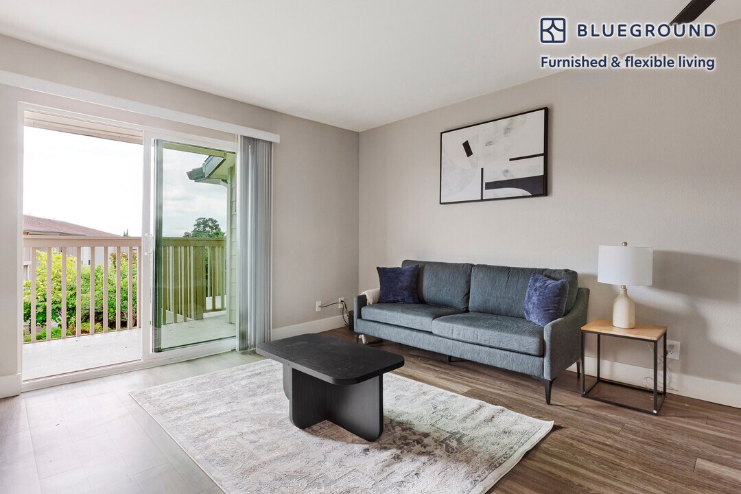 766 Edgewater Blvd in Foster City, CA - Foto de edificio