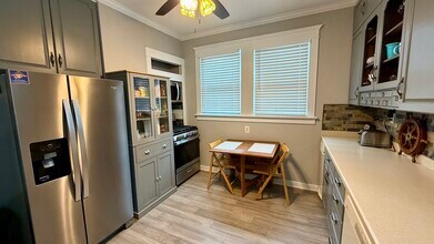 500 Barrett St in Elgin, IL - Building Photo - Building Photo