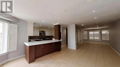 98 Royalpark Way in Vaughan, ON - Building Photo - Building Photo