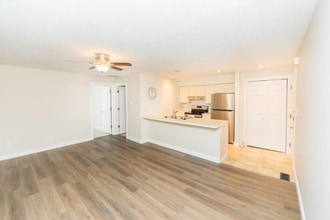 1346 S College Mall Rd in Bloomington, IN - Foto de edificio - Building Photo