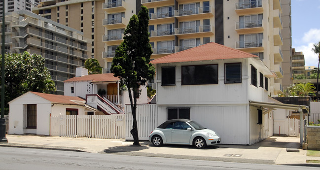 2165-2167 Ala Wai Blvd in Honolulu, HI - Building Photo - Building Photo