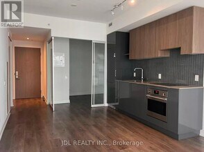 161 Roehampton Ave in Toronto, ON - Building Photo - Building Photo