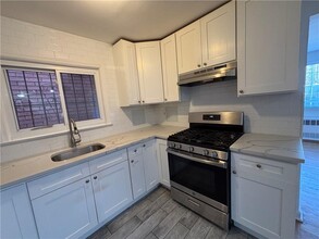 106 E 45th St in Brooklyn, NY - Building Photo - Building Photo