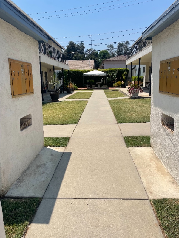 525 N Marguerita Ave