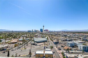 900 S Las Vegas Blvd in Las Vegas, NV - Building Photo