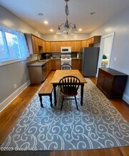 104 Catherine St, Unit 1 in Saratoga Springs, NY - Foto de edificio - Building Photo