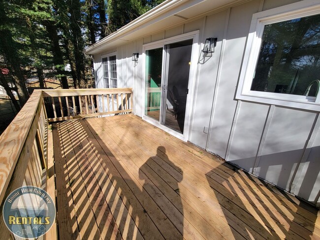 553 Hardaman Cir in Boone, NC - Building Photo - Building Photo