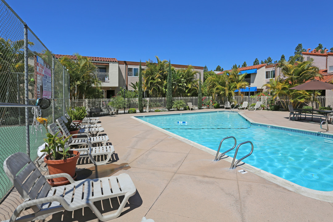 Hourglass Park Apartments in San Diego, CA - Foto de edificio