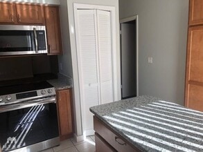 1766 Iroquois Dr in Apopka, FL - Foto de edificio - Building Photo